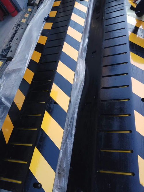 鋼板阻車(chē)路障與KQ定制破胎器 守護(hù)安全的多重選擇